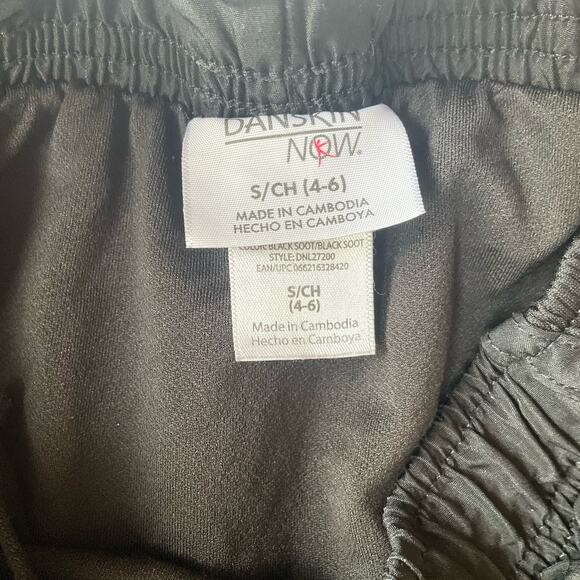 Danskin Women’s Casual Workout Shorts size S (4-6), Solid Black, with Liner - Picture 6 of 10